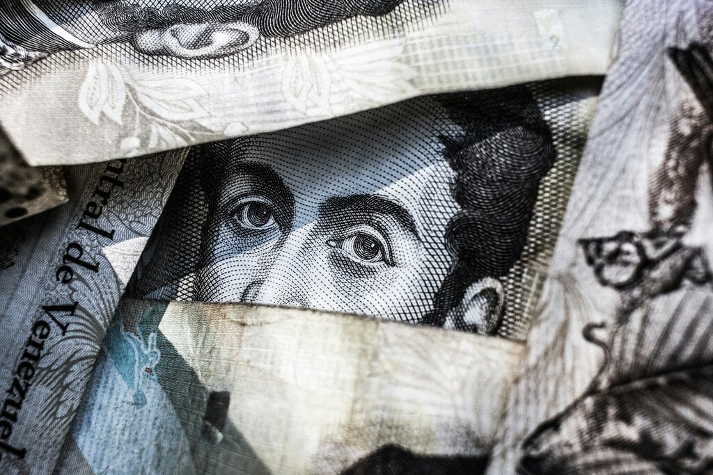 Fintech vs. Traditional Finance: Who’s Winning the Trust War?
